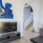 The Corfos Hills House