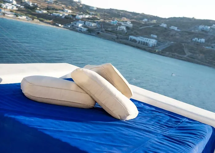 The Corfos Hills House